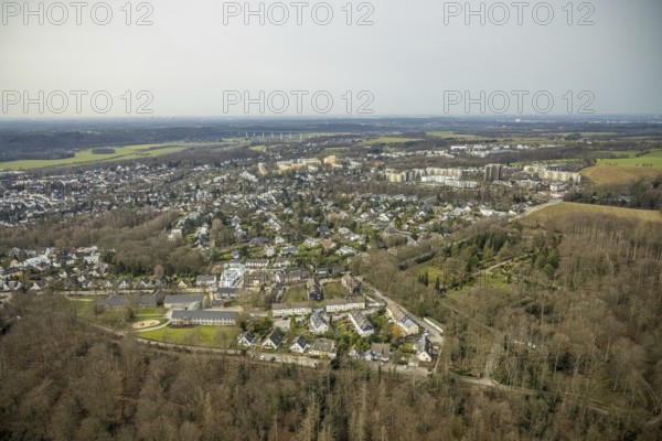 Aerial view, residential area Schmachtenbergstraße and Schmachtenbergschule, Kettwig, Essen, Ruhr area, North Rhine-Westphalia, Germany, education, educational institution, DE, Europe, property tax, real estate, educational institute, aerial photograph, aerial photography, aerial photography, school, overview, bird's-eye view, residential complex, living and living, residential area, residential buildings, residential quality, residential neighbourhood, housing estate, birds-eyes view, overview
