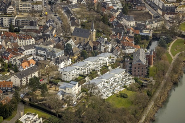 Aerial view, terraced houses Ruhrstraße am Leinpfad, Kath. Kindergarten St. Peter, Kettwig, Essen, Ruhr area, North Rhine-Westphalia, Germany, DE, Europe, property tax, real estate, kindergarten, day care centre, day care centre, aerial view, aerial photography, aerial photography, overview, bird's eye view, residential complex, living and living, residential area, residential buildings, quality of living, residential quarter, housing estate, birds-eyes view, overview