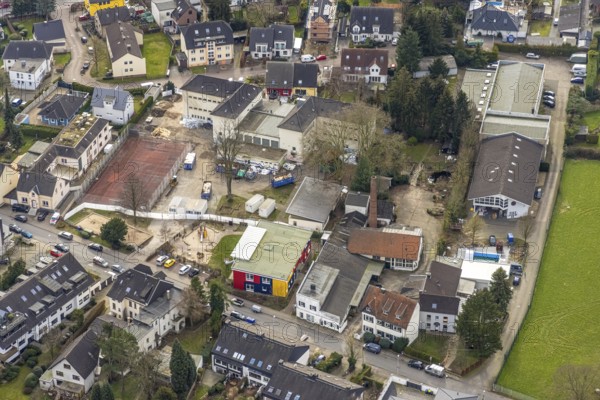 Aerial view, school on the Ruhr, Kindergarten Mintarder Weg e.V., Kettwig, Essen, Ruhr area, North Rhine-Westphalia, Germany, education, educational institution, DE, Europe, kindergarten, day care centre, day nursery, educational institute, aerial photograph, aerial photography, aerial photography, Mintarder Weg, chimney, school, sports field, overview, bird's eye view, birds-eyes view, overview