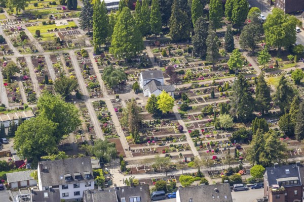Aerial photograph, Kettwig cemetery, Kettwig, Essen, Ruhr area, North Rhine-Westphalia, Germany, burial site, DE, Europe, cemetery, memorial, Gottesacker, graves, burial ground, aerial photograph, aerial photography, aerial photography, resting place, overview, bird's-eye view, birds-eyes view, overview