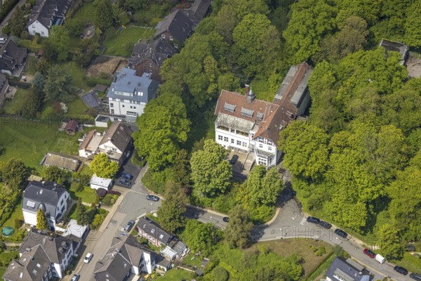 Aerial view, planned conversion of Villa Ruhnau, Kettwig, Essen, Ruhr area, North Rhine-Westphalia, Germany, Am Bögelsknappen, DE, Europe, property tax, real estate, aerial view, aerial photography, aerial photography, overview, bird's-eye view, residential complex, living and living, residential buildings, quality of life, birds-eyes view, historical, overview