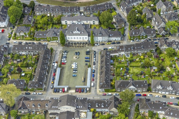 Aerial view, garden city Margarethenhöhe, Kleiner Markt, Gasthaus zur Margarethenhöhe, Mintrops Stadt Hotel Margarethenhöhe, Essen, Ruhr area, North Rhine-Westphalia, Germany, outdoor catering, DE, Europe, inn, gastronomy, property tax, hotel, hotel facilities, hotel business, real estate, aerial view, aerial photography, aerial photography, Margarethe Krupp Foundation, restaurant, steep street, overview, bird's-eye view, residential area, living and living, residential area, residential buildings, residential quality, residential neighbourhood, housing estate, birds-eyes view, overview