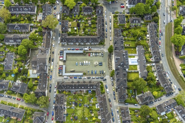 Aerial view, garden city Margarethenhöhe, Kleiner Markt, Gasthaus zur Margarethenhöhe, Mintrops Stadt Hotel Margarethenhöhe, Essen, Ruhr area, North Rhine-Westphalia, Germany, DE, Europe, inn, gastronomy, property tax, hotel, hotel facilities, hotel business, real estate, aerial view, aerial photography, aerial photography, Margarethe Krupp Foundation, restaurant, steep street, overview, bird's-eye view, residential complex, living and life, residential area, residential buildings, residential quality, residential neighbourhood, housing estate, birds-eyes view, overview