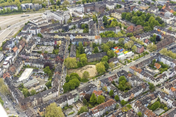 Aerial view, fallow land at Franziskastraße, catholic kindergarten St. Ludgerus with colourful houses, Essen-Rüttenscheid, Essen, Ruhr area, North Rhine-Westphalia, Germany, DE, Europe, kindergarten, day nursery, day care centre, day nursery, aerial view, aerial photography, aerial photography, overview, bird's-eye view, overview