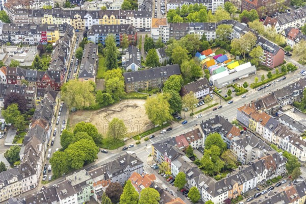 Aerial view, fallow land at Franziskastraße, catholic kindergarten St. Ludgerus with colourful houses, Essen-Rüttenscheid, Essen, Ruhr area, North Rhine-Westphalia, Germany, DE, Europe, kindergarten, day nursery, day care centre, day nursery, aerial view, aerial photography, aerial photography, overview, bird's-eye view, overview