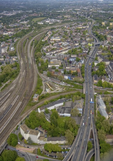 Aerial view, motorway A40 Essen-Centre, view of south-east quarter, Essen, Ruhr area, North Rhine-Westphalia, Germany, motorway, motorway A40, railway tracks, DE, Europe, distant view, aerial view, aerial photography, aerial photography, overview, bird's-eye view, overview