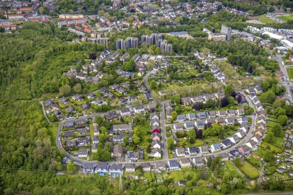 Aerial view, housing estate Rüggenkamp, Honigmannstraße, Essen-Stoppenberg, Essen, Ruhr area, North Rhine-Westphalia, Germany, DE, single-family homes, Europe, property tax, Hangetal, high-rise buildings, real estate, aerial photography, aerial photography, aerial view, overview, bird's-eye view, residential estate, living and living, residential area, residential buildings, quality of life, residential neighbourhood, housing estate, birds-eyes view, green lung, overview