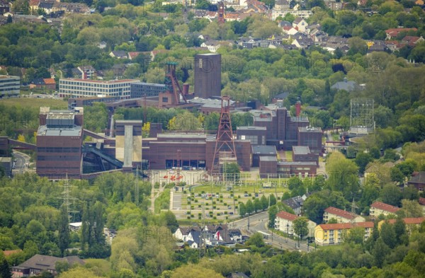 Aerial view, UNESCO World Heritage Zollverein, Essen-Stoppenberg, Essen, Ruhr area, North Rhine-Westphalia, Germany, DE, Eiffel Tower of the Ruhr area, Europe, industrial monument, culture, art, aerial view, aerial photography, aerial photography, coal mine, overview, events, venue, event location, event centre, bird's eye view, colliery, Zeche Zollverein, birds-eyes view, cultural use, overview