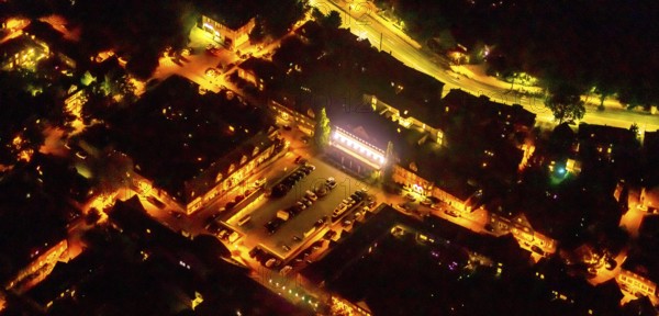 Aerial view, Kleiner Markt with Schatzgräberbrunnen, Mintrops Stadt Hotel Margarethenhöhe, Margarethenhöhe, Essen, Ruhr area, North Rhine-Westphalia, Germany, outdoor lighting, fountain, DE, twilight, Europe, gastronomy, hotel, hotel facilities, hotel industry, light pollution, aerial view, aerial photography, aerial photography, market, night aerial view, streetlights, street lamps, overview, bird's eye view, illuminated, illuminated houses, illuminated house, birds-eyes view, artificial light, night, nightflight, overview