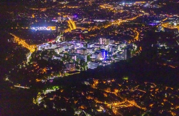 Aerial photograph, University Hospital Essen, Essen-Holsterhausen, Essen, Ruhr area, North Rhine-Westphalia, Germany, outdoor lighting, DE, twilight, Europe, healthcare, hospital, clinic, clinic centre, hospital, light pollution, aerial photograph, aerial photography, aerial photography, medical facility, medical aid, night aerial photograph, streetlights, street lamps, overview, bird's eye view, illuminated, illuminated houses, illuminated house, birds-eyes view, artificial light, night, nightflight, overview, medical care