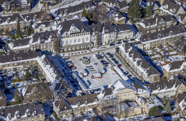 Aerial view, garden city Margarethenhöhe, Kleiner Markt, Gasthaus zur Margarethenhöhe, Essen, Ruhr area, North Rhine-Westphalia, Germany, DE, Europe, property tax, real estate, aerial view, aerial photography, aerial photography, Margarethe Krupp Foundation, market place, snow, housing estate, overview, bird's eye view, winter, housing estate, housing and living, residential area, residential buildings, quality of living, residential neighbourhood, housing estate, birds-eyes view, people-friendly living, overview