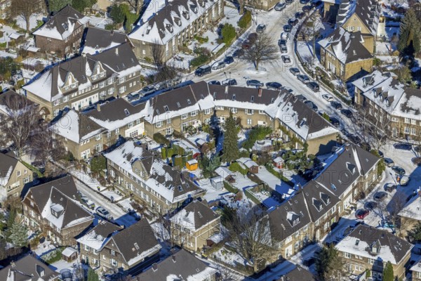 Aerial view, Margarethenhöhe, residential buildings Stiller Weg corner Hoher Weg, gazebos, Essen, Ruhr area, North Rhine-Westphalia, Germany, DE, Europe, property tax, real estate, aerial view, aerial photography, aerial photography, snow, overview, bird's-eye view, winter, housing estate, residential area, residential buildings, residential quality, residential neighbourhood, housing estate, birds-eyes view, overview