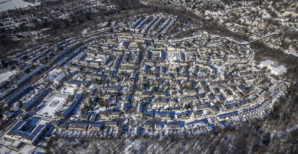 Aerial view, garden city Margarethenhöhe, Essen, Ruhr area, North Rhine-Westphalia, Germany, DE, Europe, property tax, real estate, aerial photograph, aerial photography, aerial photography, Margarethe Krupp Foundation, snow, housing estate, overview, bird's-eye view, winter, housing estate, housing and living, residential area, residential buildings, housing quality, residential neighbourhood, housing estate, birds-eyes view, people-friendly living, overview