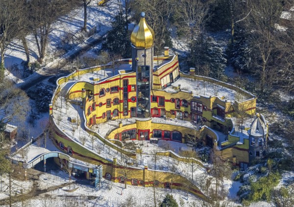 Aerial view, Ronald McDonald House, Hundertwasser House, Margarethenhöhe, Essen, Ruhr area, North Rhine-Westphalia, Germany, DE, Europe, Friedensreich Hundertwasser, childcare facility, art, aerial view, aerial photography, aerial photography, snow, overview, under the stars, bird's eye view, winter, birds-eyes view, overview