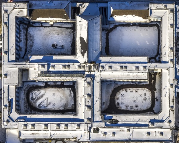 Aerial view, correctional facility Essen, Essen-Rüttenscheid, Essen, Ruhr area, North Rhine-Westphalia, Germany, detention, DE, Europe, shapes and colours, imprisonment, custodial sentence, prison, detention facility, prison sentence, inner courtyard, correctional facility, Krawehlstraße, aerial photograph, aerial photography, aerial photography, snow, overview, custody, bird's-eye view, winter, birds-eyes view, overview