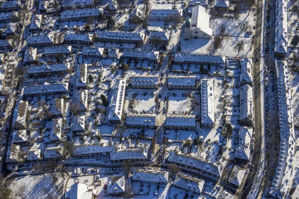 Aerial view, Garden City Margarethenhöhe, Robert-Schmohl-Platz, Essen, Ruhr area, North Rhine-Westphalia, Germany, DE, Europe, property tax, real estate, aerial view, aerial photography, aerial photography, Margarethe Krupp Foundation, snow, housing estate, overview, bird's-eye view, winter, housing estate, housing and living, residential area, residential buildings, quality of living, residential neighbourhood, housing estate, birds-eyes view, people-friendly living, overview