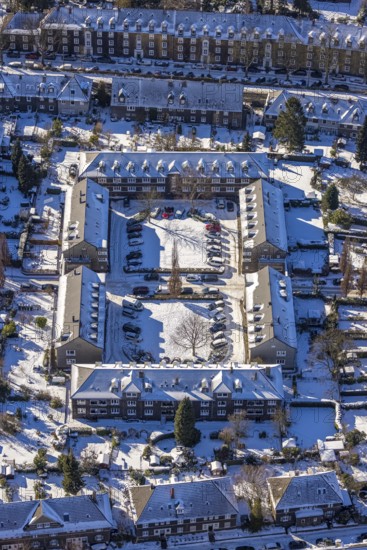 Aerial view, Garden City Margarethenhöhe, Robert-Schmohl-Platz, Essen, Ruhr area, North Rhine-Westphalia, Germany, DE, Europe, property tax, real estate, aerial view, aerial photography, aerial photography, Margarethe Krupp Foundation, snow, housing estate, overview, bird's-eye view, winter, housing estate, housing and living, residential area, residential buildings, quality of living, residential neighbourhood, housing estate, birds-eyes view, people-friendly living, overview