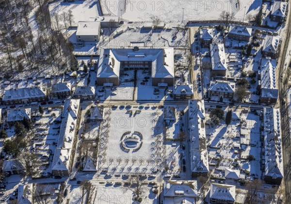 Aerial photo, Margarethenhöhe, Hauxplatz, Schule an der Waldlehne, Essen, Ruhr area, North Rhine-Westphalia, Germany, education, educational institution, DE, Europe, educational institute, aerial photography, aerial photography, aerial photography, snow, school, overview, bird's-eye view, winter, birds-eyes view, overview