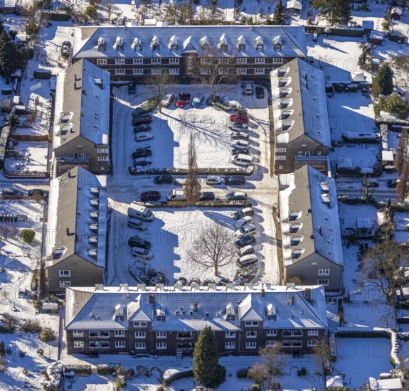 Aerial view, Garden City Margarethenhöhe, Robert-Schmohl-Platz, Essen, Ruhr area, North Rhine-Westphalia, Germany, DE, Europe, property tax, real estate, aerial view, aerial photography, aerial photography, Margarethe Krupp Foundation, snow, housing estate, overview, bird's-eye view, winter, housing estate, housing and living, residential area, residential buildings, quality of living, residential neighbourhood, housing estate, birds-eyes view, people-friendly living, overview