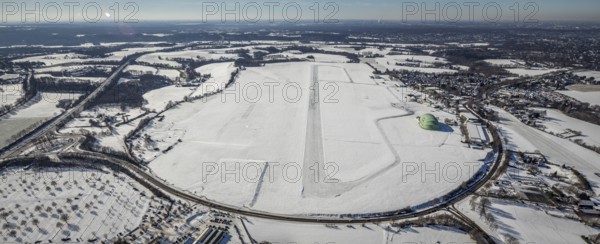 Aerial photo, Airport Essen / Mülheim in winter, Haarzopf, Essen, Ruhr area, North Rhine-Westphalia, Germany, DE, Europe, flight emission, airport, aircraft noise, airfield, runway, aerial photo, aerial photography, aerial photography, snow, runway, overview, bird's eye view, winter, birds-eyes view, overview