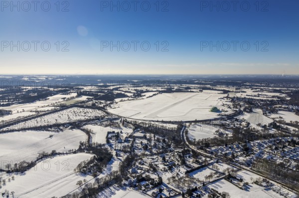 Aerial photo, Airport Essen / Mülheim in winter, Haarzopf, Essen, Ruhr area, North Rhine-Westphalia, Germany, DE, Europe, flight emission, airport, aircraft noise, airfield, runway, aerial photo, aerial photography, aerial photography, snow, runway, overview, bird's eye view, winter, birds-eyes view, overview