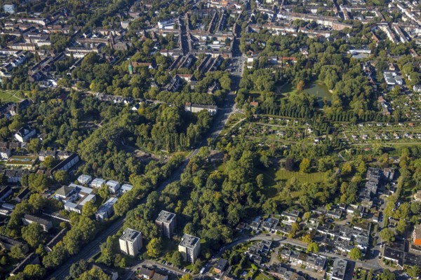 Aerial view, Bulmker Park at Florastrasse in the district Gelsenkirchen-Bulmke-Hüllen in Gelsenkirchen, Ruhr area, North Rhine-Westphalia, Germany, DE, recreation area, Europe, leisure area, Gelsenkirchen, green area, aerial view, aerial photography, aerial photography, park, overview, bird's-eye view, overview
