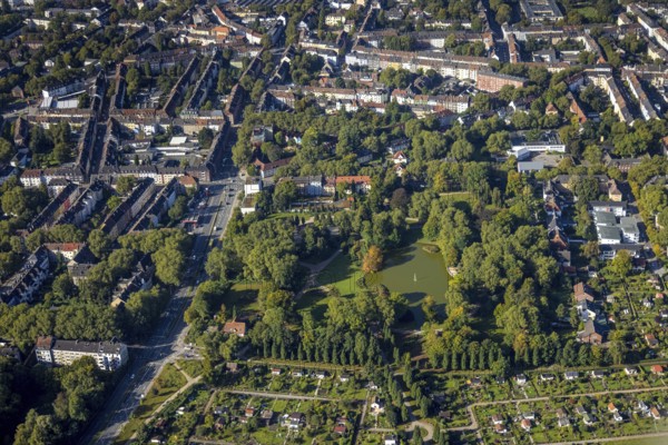 Aerial view, Bulmker Park at Florastrasse in the district Gelsenkirchen-Bulmke-Hüllen in Gelsenkirchen, Ruhr area, North Rhine-Westphalia, Germany, DE, recreation area, Europe, leisure area, Gelsenkirchen, green area, aerial view, aerial photography, aerial photography, park, overview, bird's-eye view, overview