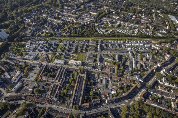 Aerial view, terraced house housing estate between Feldahornstraße and Rheinische Straße in the district Feldmark in Gelsenkirchen, Ruhr area, North Rhine-Westphalia, Germany, DE, Europe, Gelsenkirchen, property tax, real estate, aerial view, aerial photography, aerial photography, overview, bird's-eye view, housing estate, housing and living, residential area, residential buildings, quality of living, residential neighbourhood, housing estate, birds-eyes view, overview