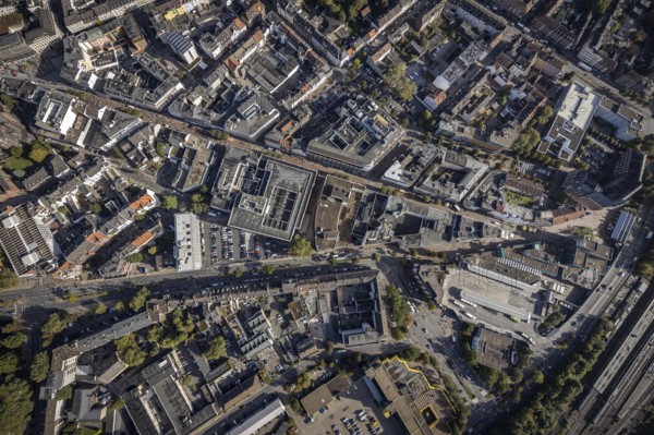 Aerial view, Bahnhofstraße pedestrian zone with Galeria Kaufhof building in the Altstadt district in Gelsenkirchen, Ruhr area, North Rhine-Westphalia, Germany, DE, shopping centre, shopping markets, shopping square, shopping centre, Europe, pedestrian zone, Gelsenkirchen, aerial view, aerial photography, aerial photography, local supply centre, shopping centre, overview, bird's-eye view, overview