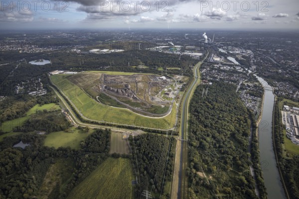 Aerial view, central landfill Emscherbruch and river Emscher in the district Resser Mark in Gelsenkirchen, Ruhr area, North Rhine-Westphalia, Germany, DE, landfill, Europe, Gelsenkirchen, aerial view, aerial photography, aerial photography, nature reserve Emscherbruch, overview, bird's eye view, birds-eyes view, overview