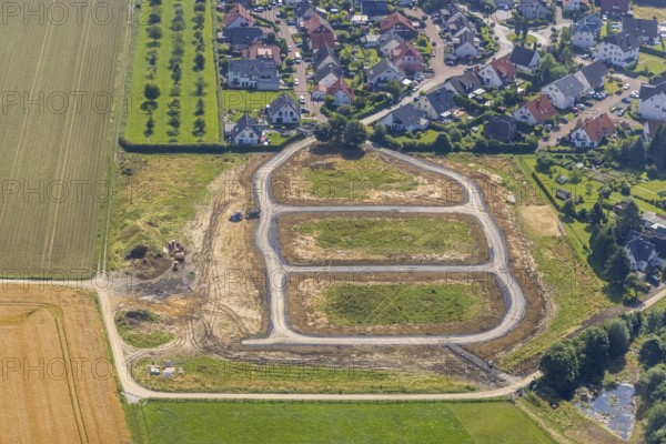 Aerial view, construction area Höinger Heide Am Winkel, Höingen, Ense, Sauerland, North Rhine-Westphalia, Germany, construction work, construction area, construction site, building plots, construction project, construction site, DE, Europe, property tax, Höinger Heide, real estate, aerial photograph, aerial photography, aerial photography, overview, bird's eye view, residential complex, living and living, residential area, residential buildings, residential quality, housing estate, birds-eyes view, overview