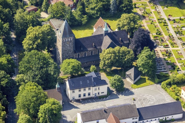 Aerial view, Church of St. Bernhard in Niederense, Ense, Sauerland, North Rhine-Westphalia, Germany, place of worship, DE, Europe, religious community, place of worship, holy place, church, parish, denomination, aerial view, aerial photography, aerial photography, religion, religious site, overview, bird's-eye view, overview
