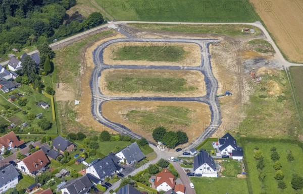 Aerial view, construction area Höinger Heide Am Winkel, Höingen, Ense, Sauerland, North Rhine-Westphalia, Germany, construction work, construction area, construction site, building plots, construction project, construction site, DE, Europe, property tax, Höinger Heide, real estate, aerial photograph, aerial photography, aerial photography, overview, bird's eye view, residential complex, living and living, residential area, residential buildings, residential quality, housing estate, birds-eyes view, overview