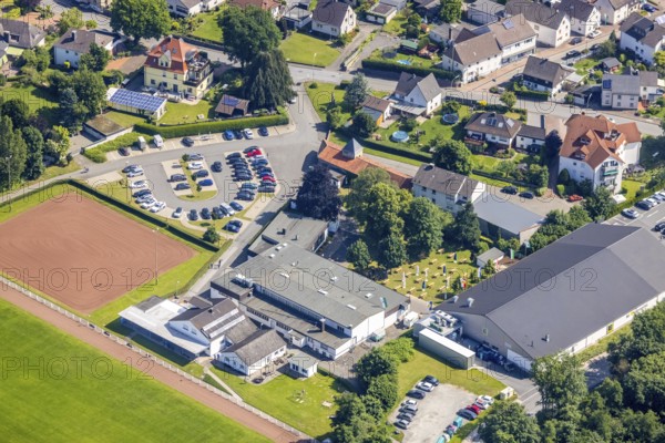 Aerial view, Hubertushalle Schützenverein, garden with beer tables and flags, Niederense, Ense, Sauerland, North Rhine-Westphalia, Germany, DE, Europe, aerial view, aerial photography, Schützenbruderschaft, Schützenbruderschaft St. Hubertus 1824 Niederense, Schützenhalle, Schützenverein, overview, bird's-eye view, overview
