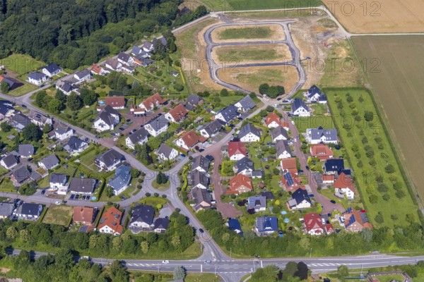 Aerial view, construction area Höinger Heide Am Winkel, Höingen, Ense, Sauerland, North Rhine-Westphalia, Germany, construction work, construction area, construction site, building plots, construction project, construction site, DE, Europe, property tax, Höinger Heide, real estate, aerial photograph, aerial photography, aerial photography, overview, bird's eye view, residential complex, living and living, residential area, residential buildings, residential quality, housing estate, birds-eyes view, overview