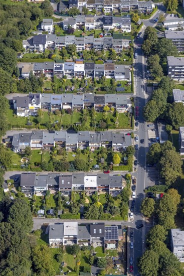 Aerial view, terraced house housing estate Wuppermannstraße in the district Büttenberg in Ennepetal, Ruhr area, North Rhine-Westphalia, Germany, DE, Ennepetal, Europe, property tax, real estate, aerial view, aerial photography, aerial photography, overview, bird's eye view, housing estate, living and living, residential area, residential buildings, quality of living, residential neighbourhood, housing estate, birds-eyes view, overview