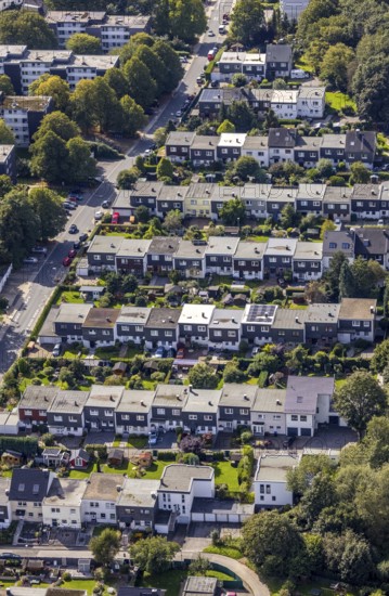 Aerial view, terraced house housing estate Wuppermannstraße in the district Büttenberg in Ennepetal, Ruhr area, North Rhine-Westphalia, Germany, DE, Ennepetal, Europe, property tax, real estate, aerial view, aerial photography, aerial photography, overview, bird's eye view, housing estate, living and living, residential area, residential buildings, quality of living, residential neighbourhood, housing estate, birds-eyes view, overview