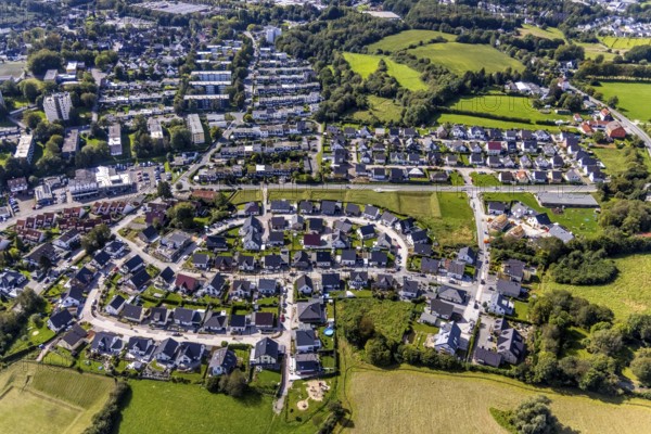 Aerial view, housing estate Dr.-Fritz-Textor-Ring and housing estate Ewald-Rettberg-Straße in the district Büttenberg in Ennepetal, Ruhr area, North Rhine-Westphalia, Germany, DE, Ennepetal, Europe, property tax, real estate, aerial view, aerial photography, aerial photography, overview, bird's eye view, housing estate, housing and living, residential area, residential buildings, housing quality, residential neighbourhood, housing estate, birds-eyes view, overview