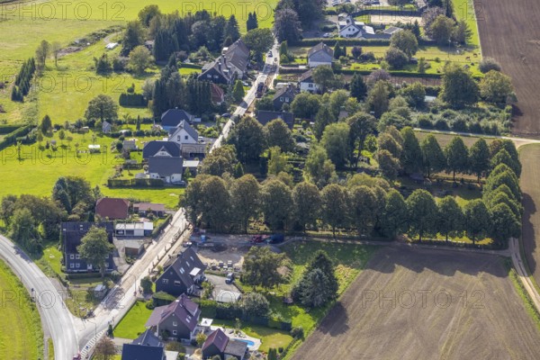 Aerial view, Spreeler Weg and cemetery in the Königsfeld district of Ennepetal, Ruhr area, North Rhine-Westphalia, Germany, burial site, DE, Ennepetal, Europe, cemetery, memorial, Gottesacker, graves, burial ground, aerial photograph, aerial photography, aerial photography, resting place, overview, bird's-eye view, bird's-eye view, overview