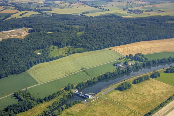Aerial view, river Ruhr with hydropower plant Echthausen and meadows and fields in Waltringen, Ense, Sauerland, North Rhine-Westphalia, Germany, DE, Europe, aerial view, aerial photography, aerial photography, townscape, city area, overview, bird's-eye view, forest area, hydropower plant, meadows and fields, birds-eyes view, overview