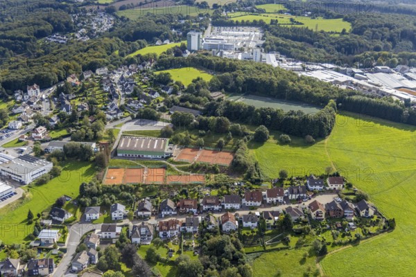 Aerial view, residential area Neuenloher Weg with tennis facility TC Grün-Weiß Ennepetal and in the background the industrial area Jacobstraße Siegfried Jacob Metallwerke in the district Voerde in Ennepetal, Ruhr area, North Rhine-Westphalia, Germany, DE, Ennepetal, Europe, commercial enterprises, commercial area, commercial park, commercial location, commercial use, property tax, real estate, industrial area, industrial building, industrial site, aerial view, aerial photography, aerial photography, tennis, tennis facility, tennis courts, overview, bird's-eye view, residential area, living and life, residential area, residential buildings, residential quality, residential neighbourhood, housing estate, birds-eyes view, overview