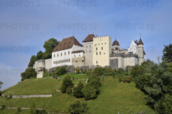 Castle of the Habsburgs, Kyburgers on an almost circular Molasse hill, Lenzburg, Canton Aargau, Switzerland