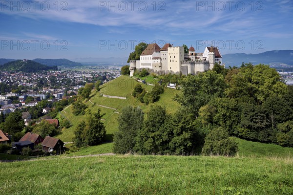 Castle of the Habsburgs, Kyburgers on an almost circular Molasse hill, Lenzburg, Canton Aargau, Switzerland