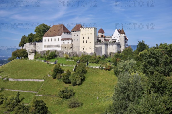 Castle of the Habsburgs, Kyburgers on an almost circular Molasse hill, Lenzburg, Canton Aargau, Switzerland