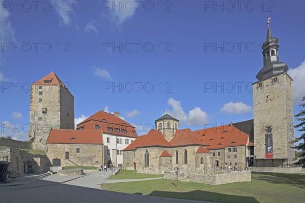 Inner courtyard with martyr's tower, Romanesque castle chapel built in the 10th century, Dicker Heinrich and Paris Tower, towers, fortress, castle, Querfurt, Romanesque Road, Saxony-Anhalt, Germany