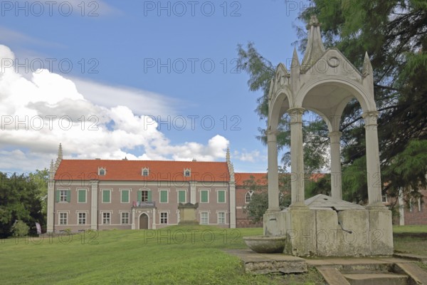 Grey House, Princess's House and Fountain Temple, UNESCO, Landscape Park, Dessau-Wörlitz Garden Kingdom, Wörlitz, Saxony-Anhalt, Germany