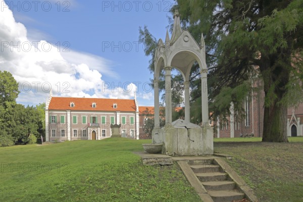 Grey House, Princess's House and Fountain Temple, UNESCO, Landscape Park, Dessau-Wörlitz Garden Kingdom, Wörlitz, Saxony-Anhalt, Germany