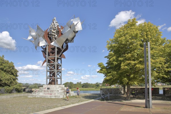 Sculpture Salt Flower by Anders Nyborg 1997, landmark, symbol for salt crystal, salt, stainless steel, iron, modern art, abstract art, large sculpture, Salzblumenplatz, Schönebeck, Saxony-Anhalt, Germany