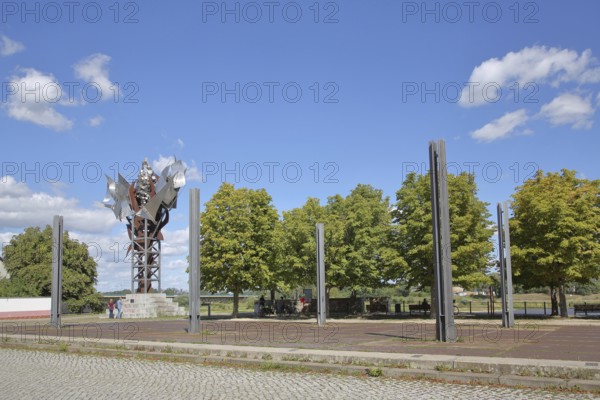 Sculpture Salt Flower by Anders Nyborg 1997, landmark, symbol for salt crystal, salt, stainless steel, iron, modern art, abstract art, large sculpture, Salzblumenplatz, Schönebeck, Saxony-Anhalt, Germany