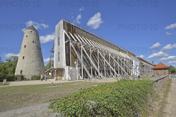 Conical brine tower built in 1776 and graduation tower, wedge-shaped, tower, spa gardens, brine park, Bad Salzelmen, Schönebeck, Saxony-Anhalt, Germany